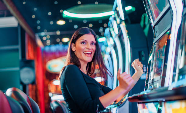 Spadegaming slot interface showing paylines, bet controls, and bonus feature on online177